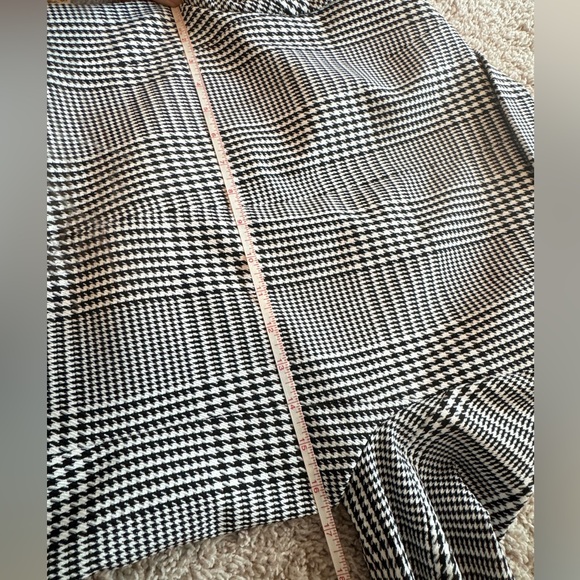 Banana Republic Houndstooth Blazer
Suit Jacket Size 2P - Picture 12 of 14